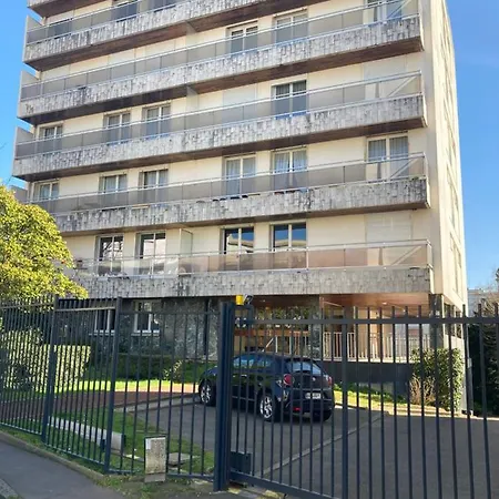 Agreable Studio A 2 Pas Du Centre Avec Local Velos Appartement *