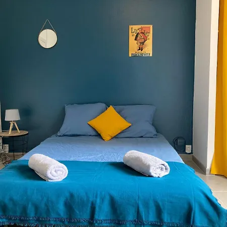 Agreable Studio A 2 Pas Du Centre Avec Local Velos *
